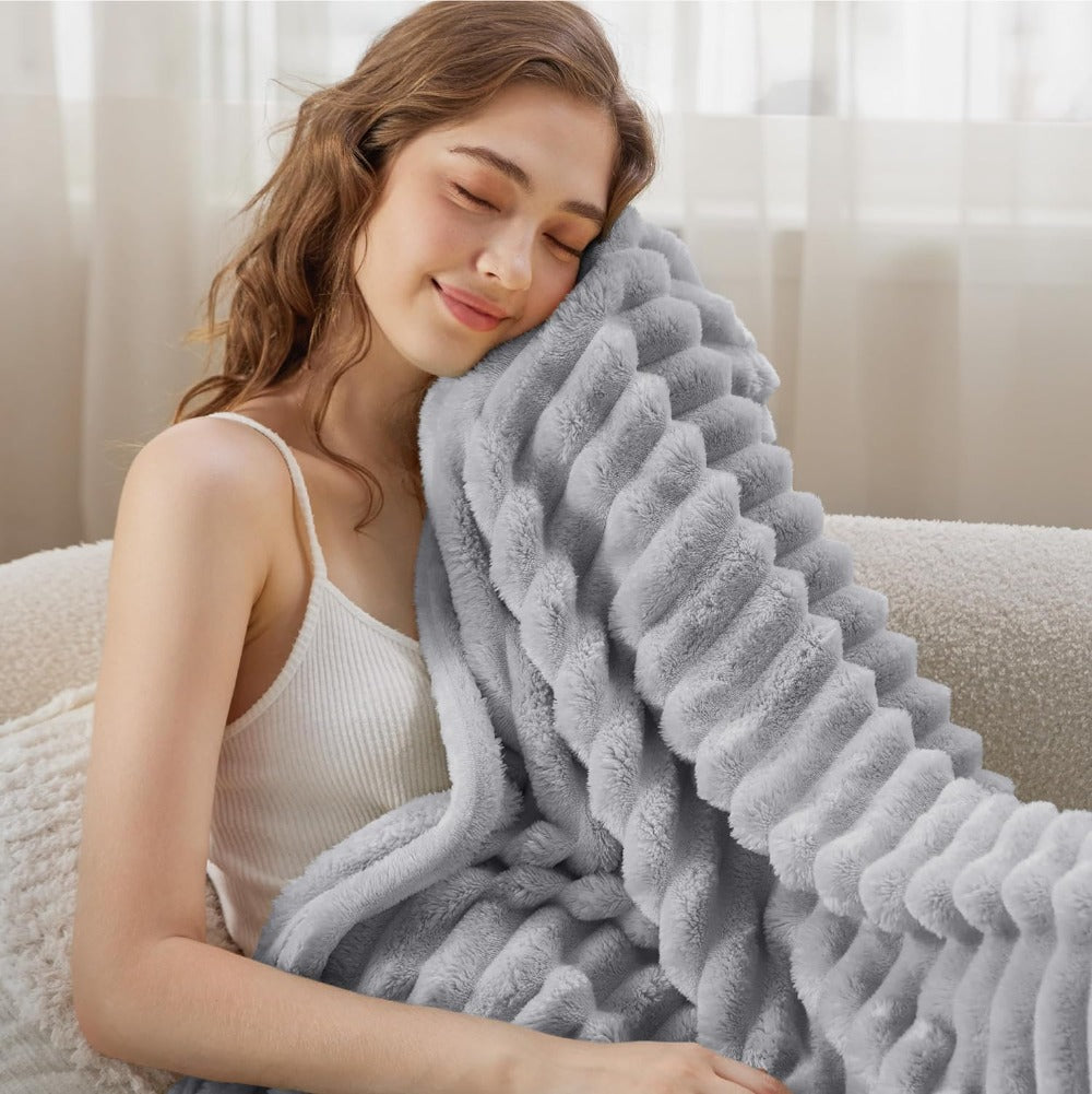 Luxury Plush Blanket – Warm Striped Pattern for Modern Homes - Atelier Dubois Paris
