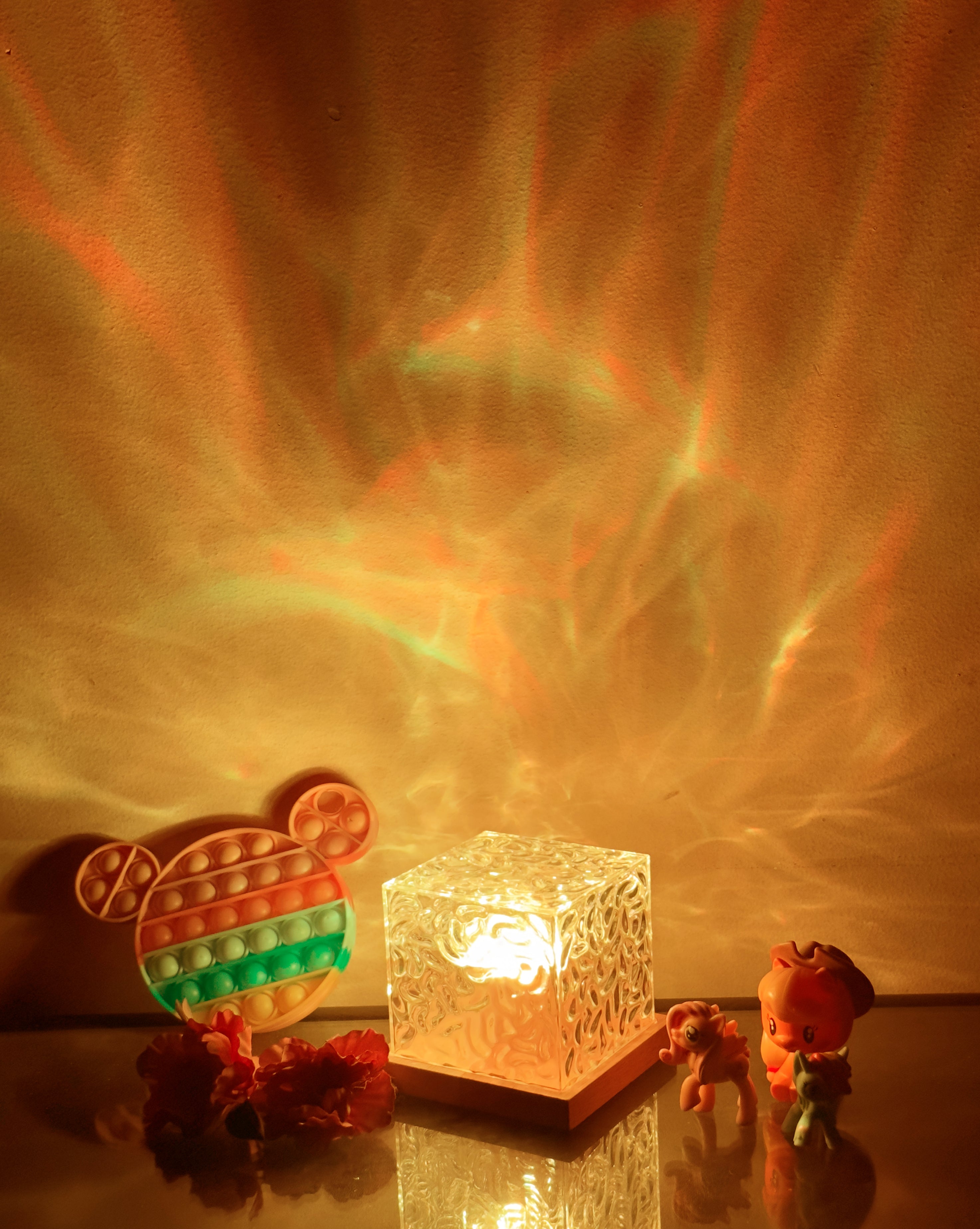 Stylish Qrismora Table Lamp