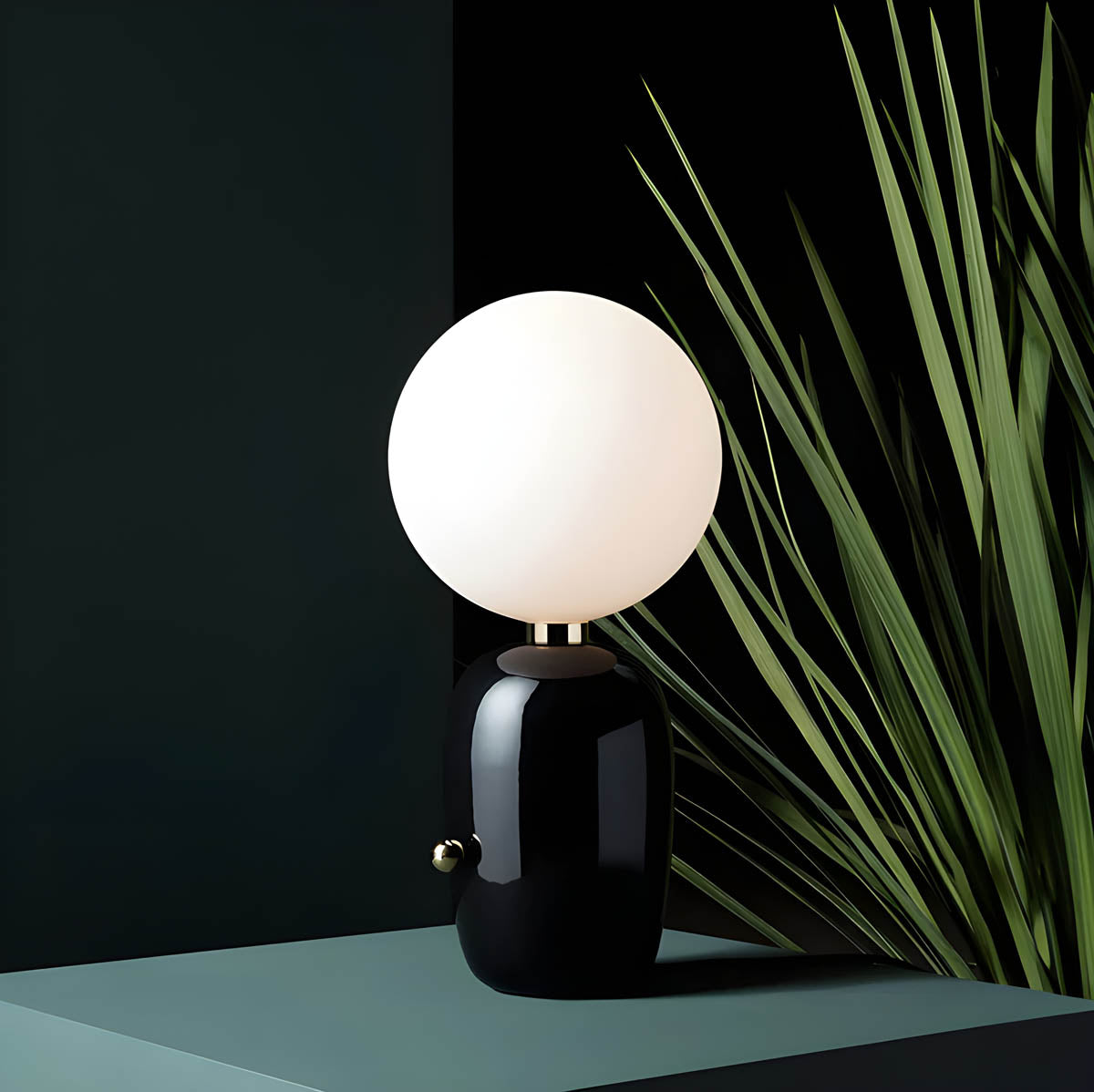 Stylish Globe Table Lamp