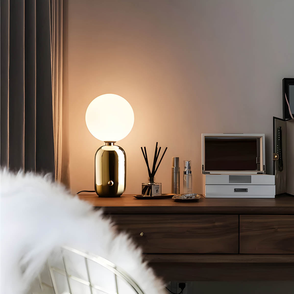 Stylish Globe Table Lamp