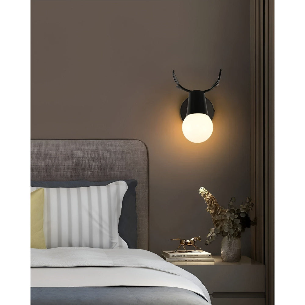 Scandinavian LED Wall Lamp – Charming Antler Design Sconce
