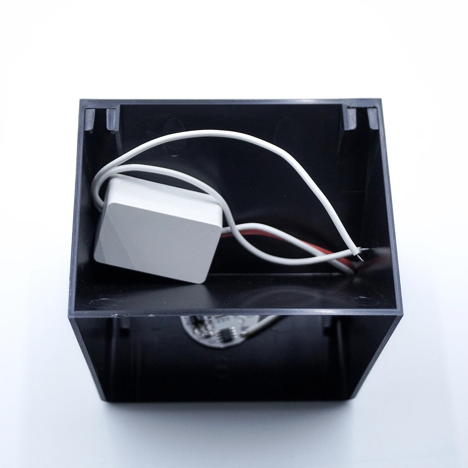 Smart LED Wall Light – Remote-Controlled Modern Fixture