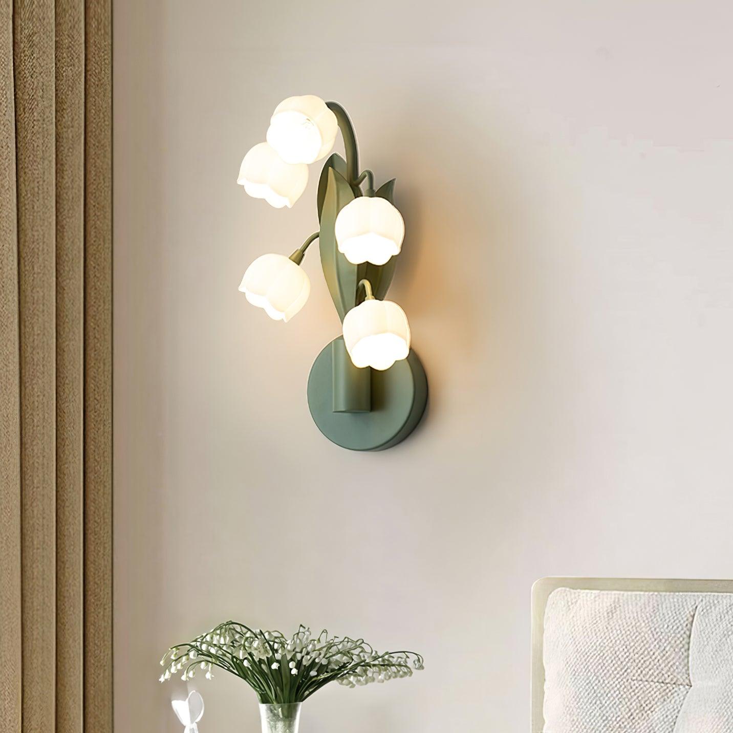 Modern Floral Wall Light – Botanical Design with Soft Natural Lighting