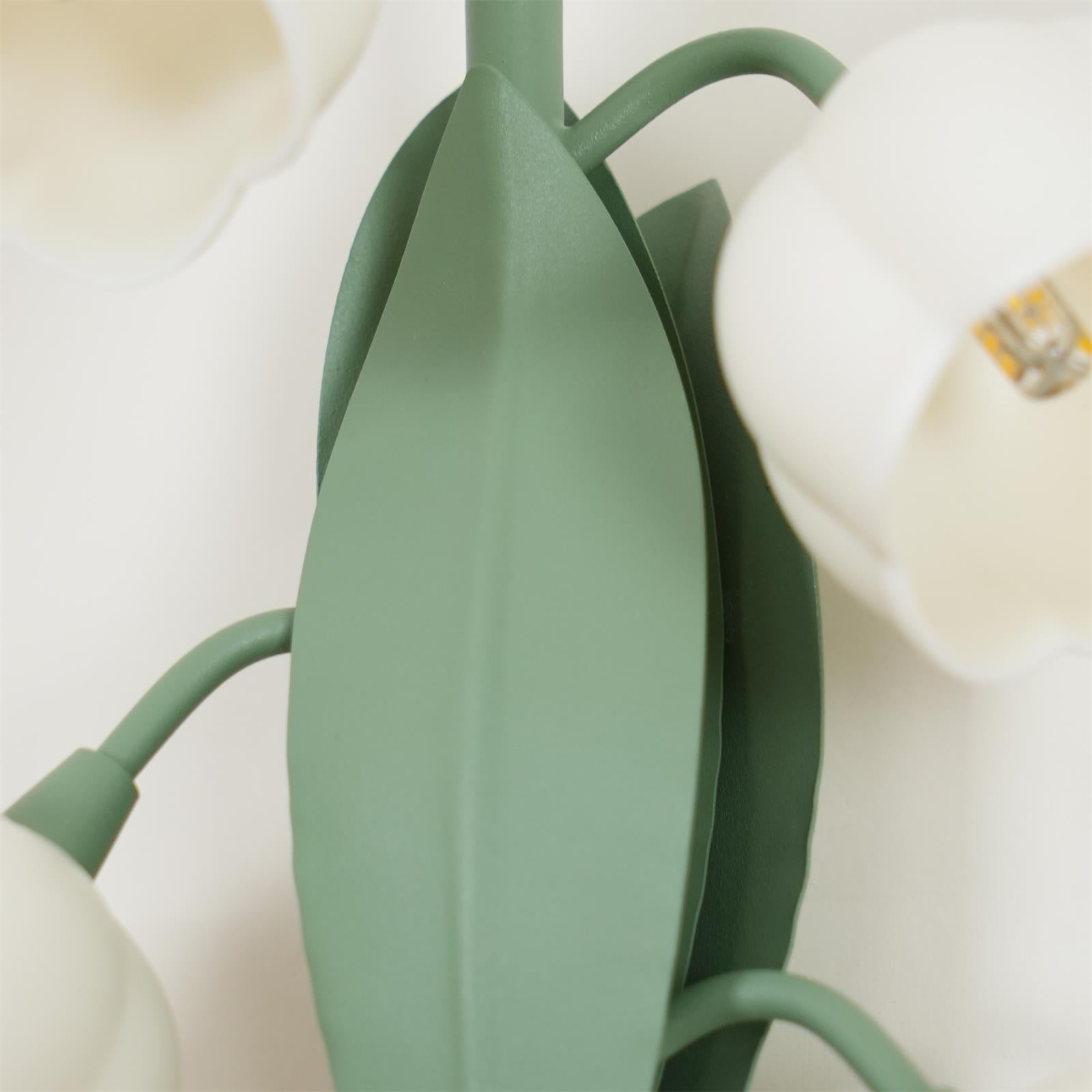 Modern Floral Wall Light – Botanical Design with Soft Natural Lighting