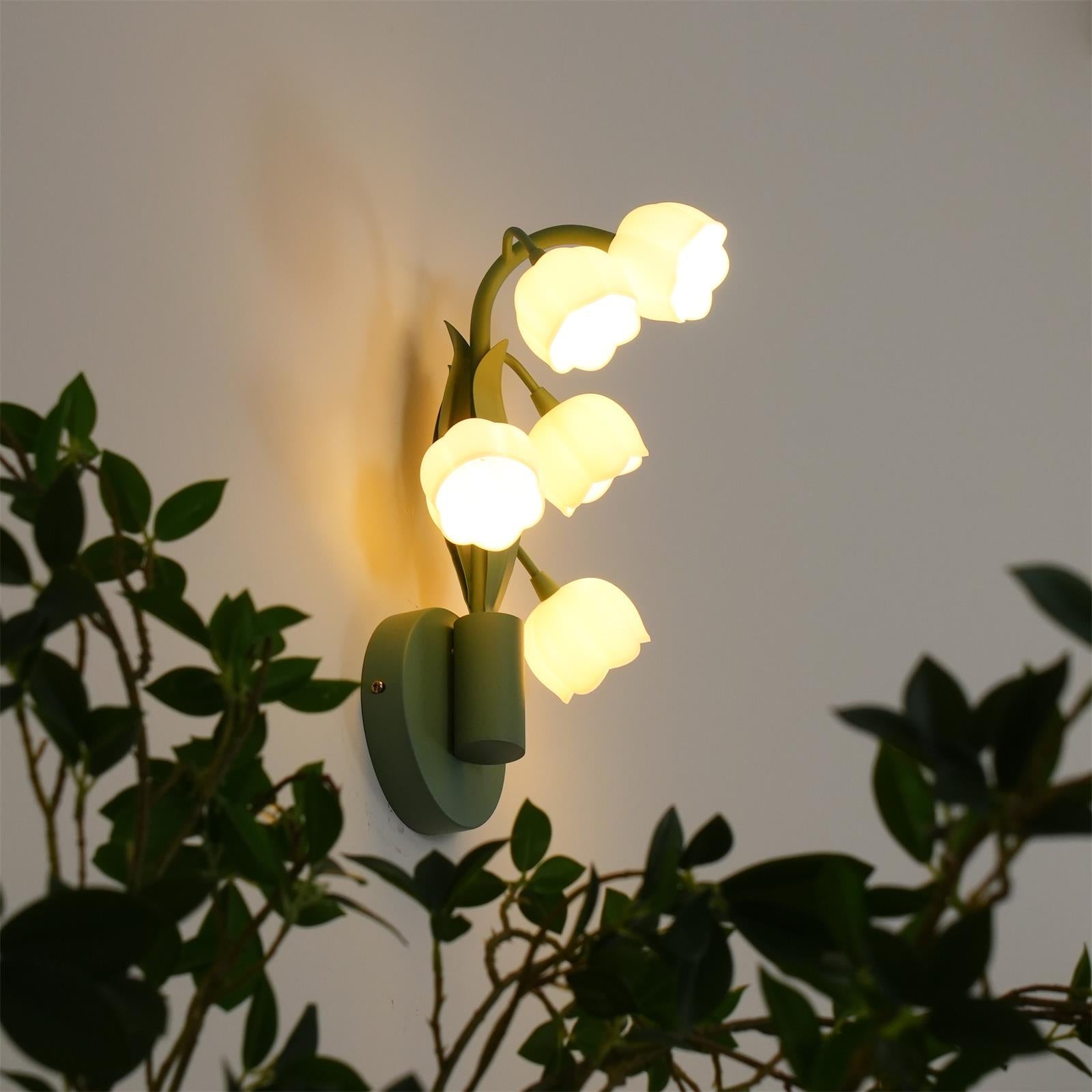 Modern Floral Wall Light – Botanical Design with Soft Natural Lighting