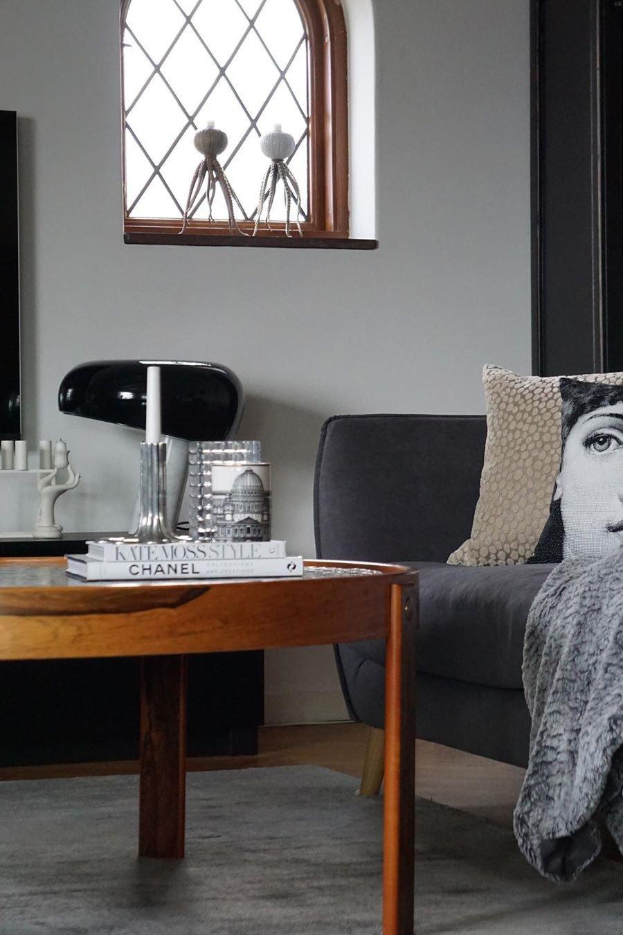 Modern Marble Table Lamp – Dimmable Lighting