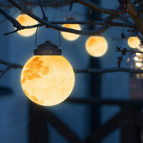 Gold Pendant Light – Moon-Inspired Shape