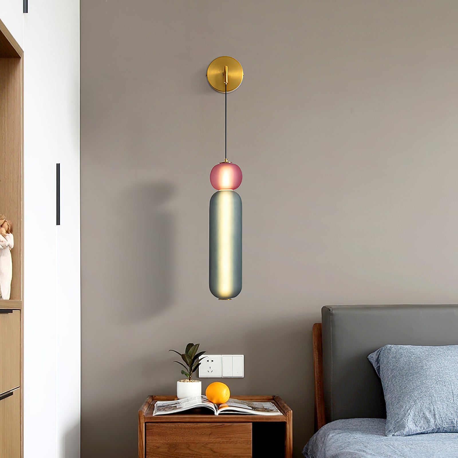 Sleek Wall Lamp with Surge Design – Minimal Fixture