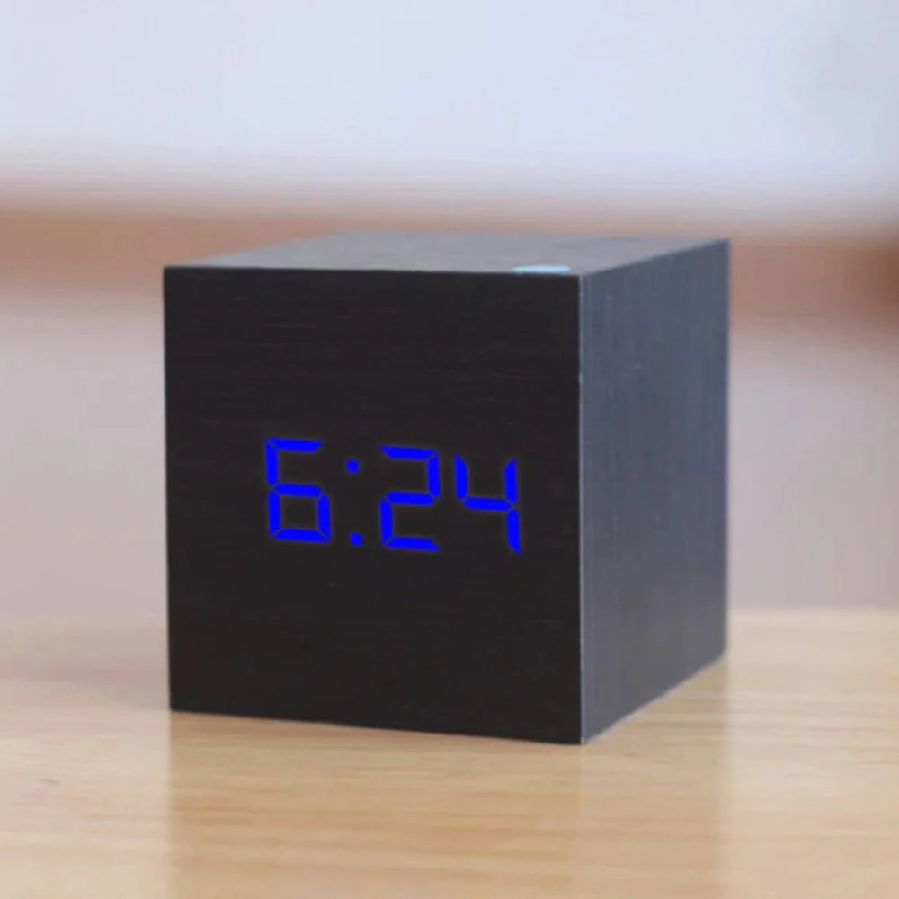 Minimalist LED Digital Alarm Clock – Customizable Brightness and Sleep Mode