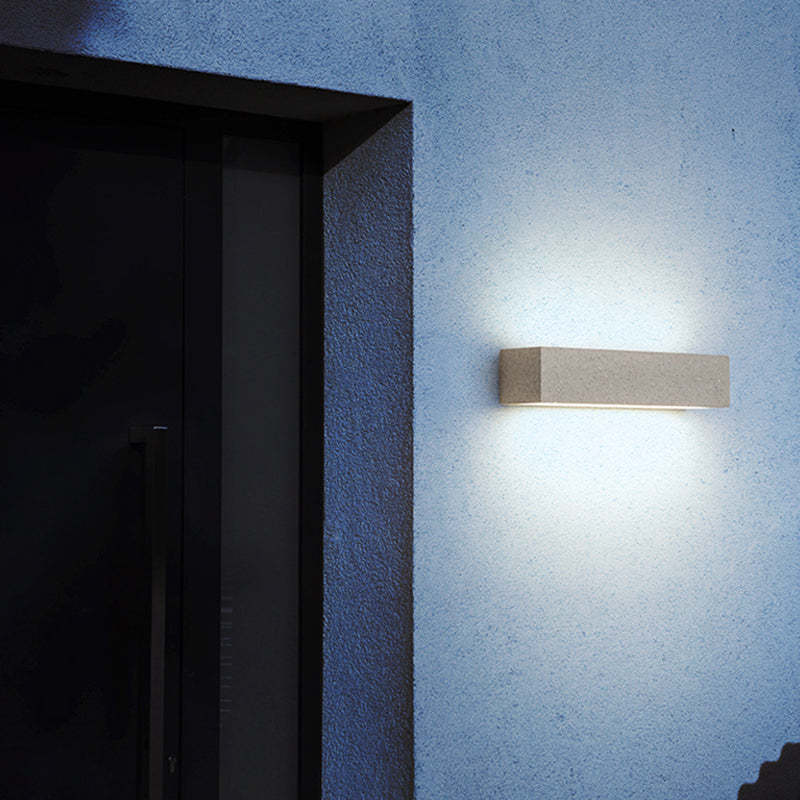 Sleek Edge Outdoor Wall Lamp