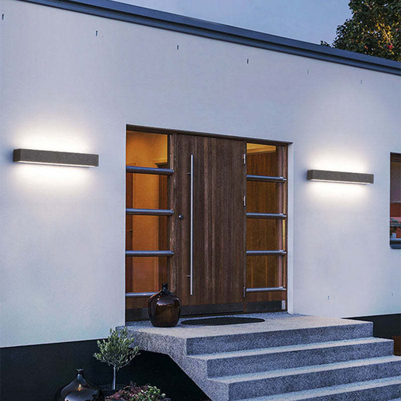 Sleek Edge Outdoor Wall Lamp