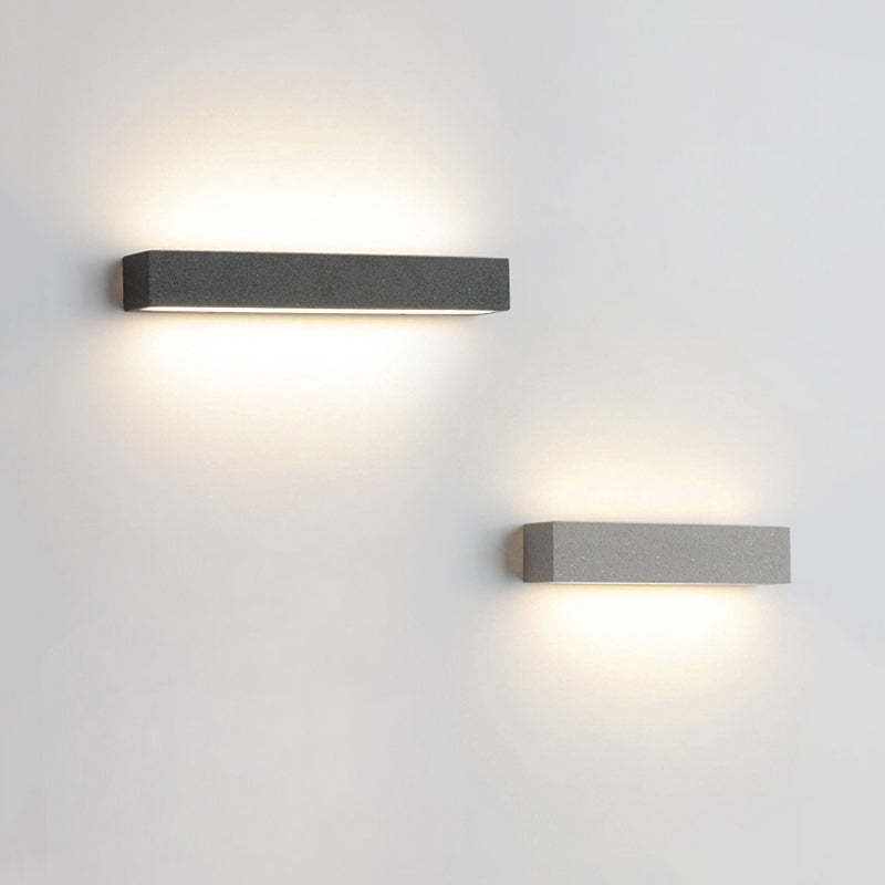 Sleek Edge Outdoor Wall Lamp