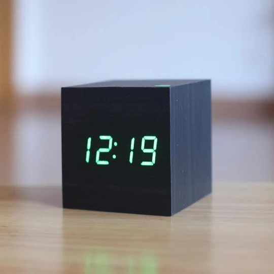LED Display Digital Wooden Clock – Perfect Blend of Nature and Tech - Atelier Dubois Paris