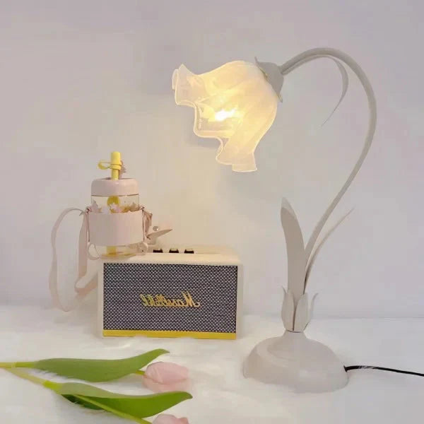 Classic Vintage Adjustable Flower Table Lamp – Stylish and Functional Light