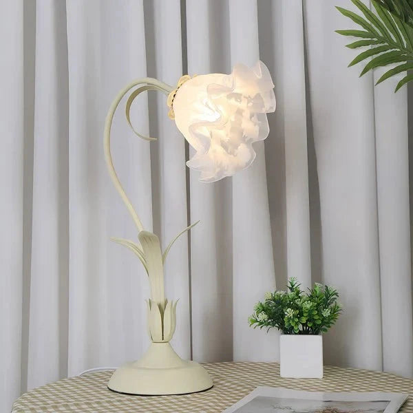 Classic Vintage Adjustable Flower Table Lamp – Stylish and Functional Light