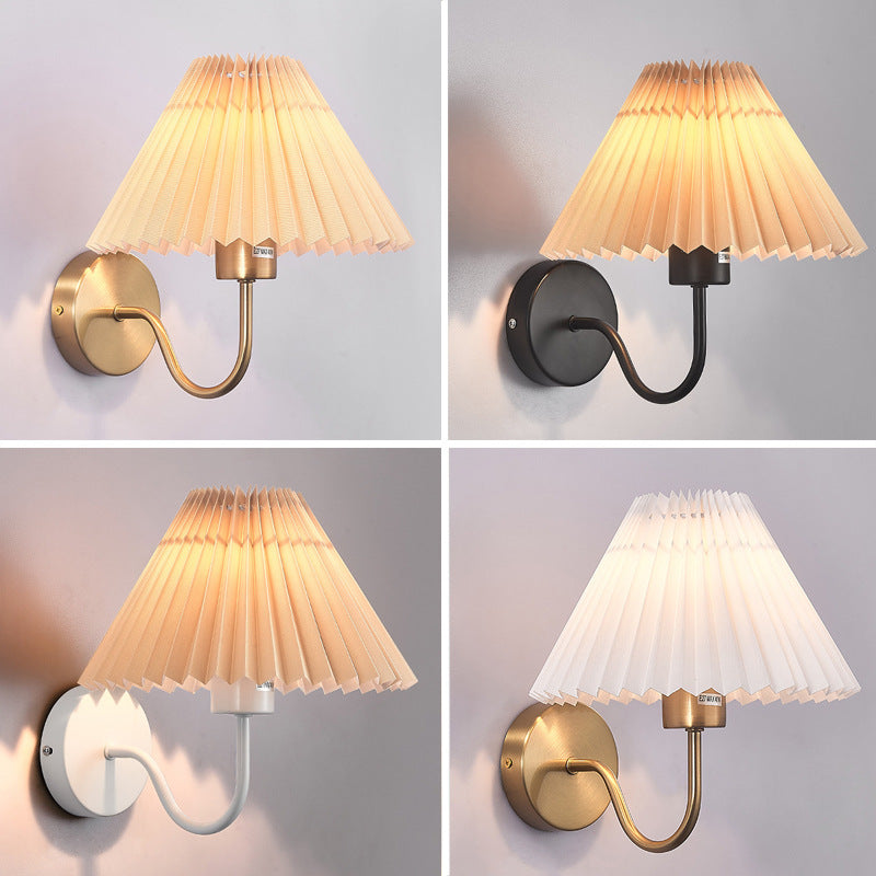 Modern Nordic Vintage-Style Wall Lamp – Brass and Black Indoor Fixture