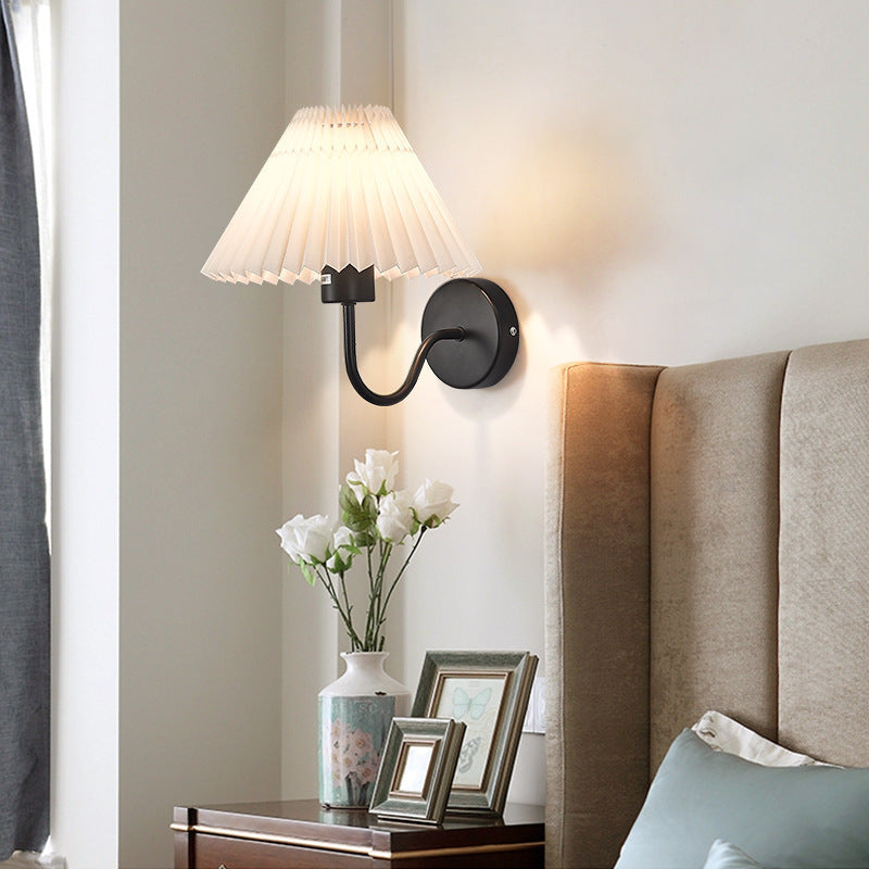 Modern Nordic Vintage-Style Wall Lamp – Brass and Black Indoor Fixture