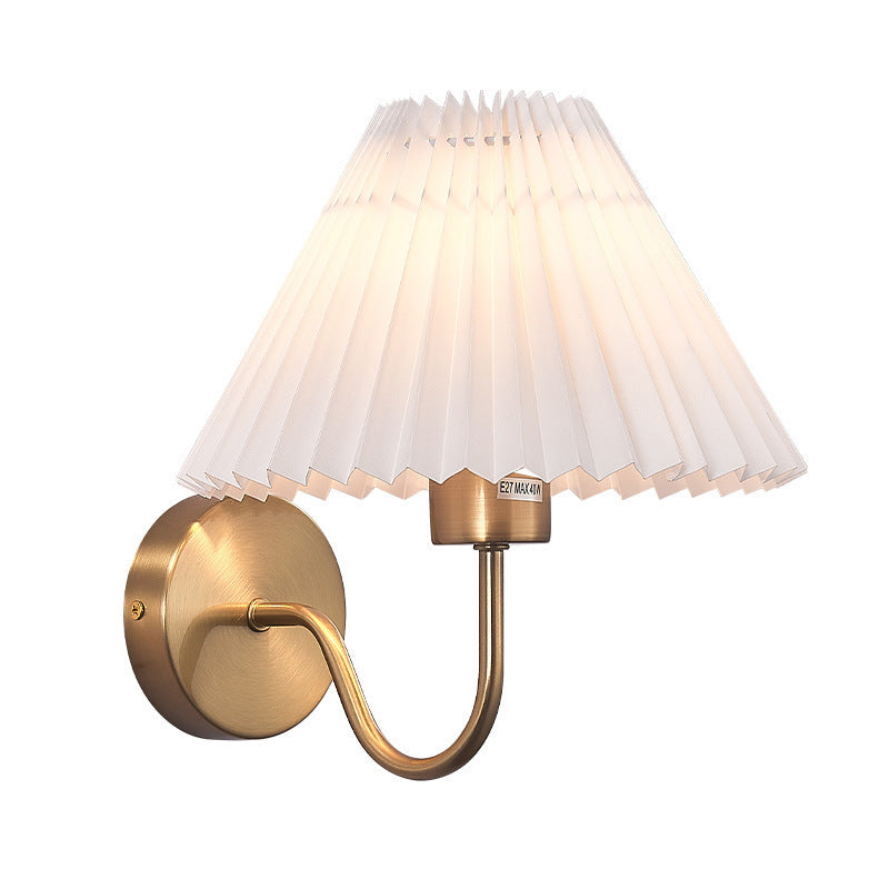 Modern Nordic Vintage-Style Wall Lamp – Brass and Black Indoor Fixture