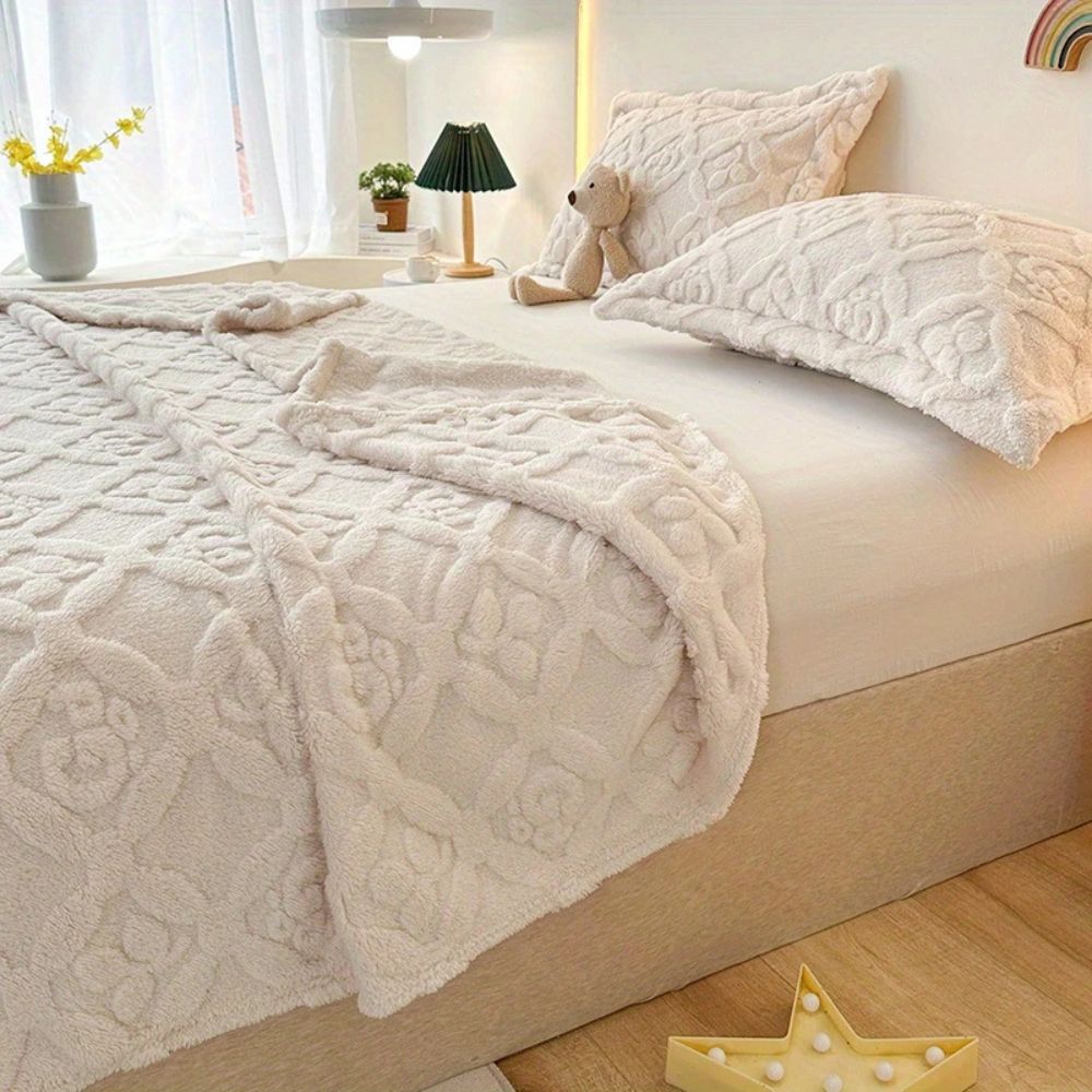 Soft Winter Fleece Blanket – Elegant Leaf Embroidery Accent