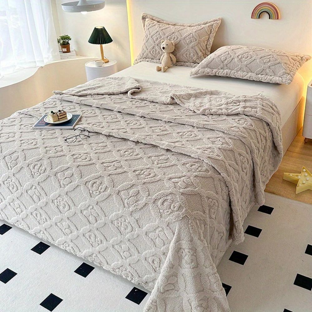 Soft Winter Fleece Blanket – Elegant Leaf Embroidery Accent