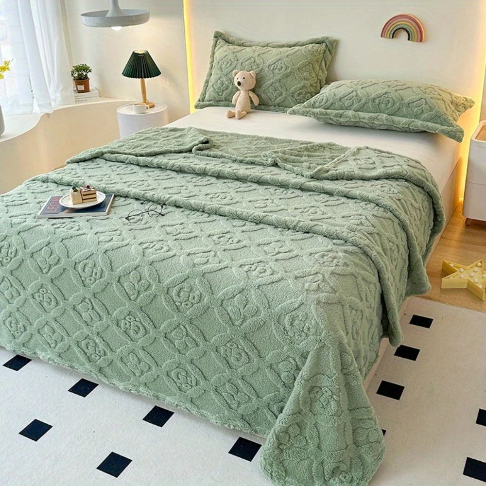 Soft Winter Fleece Blanket – Elegant Leaf Embroidery Accent