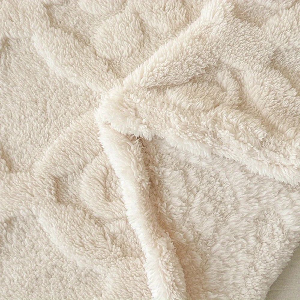 Soft Winter Fleece Blanket – Elegant Leaf Embroidery Accent