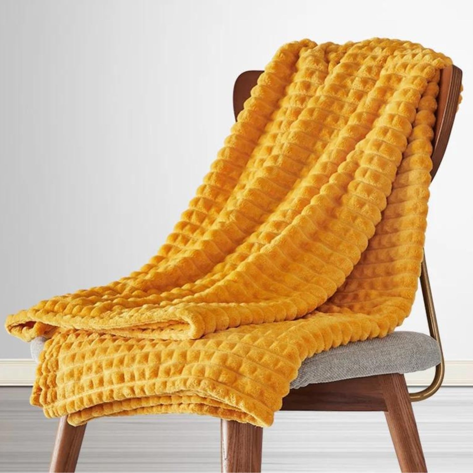 Plush Marshmallow Throw Blanket – Warm, Lightweight & Super Soft - Atelier Dubois Paris