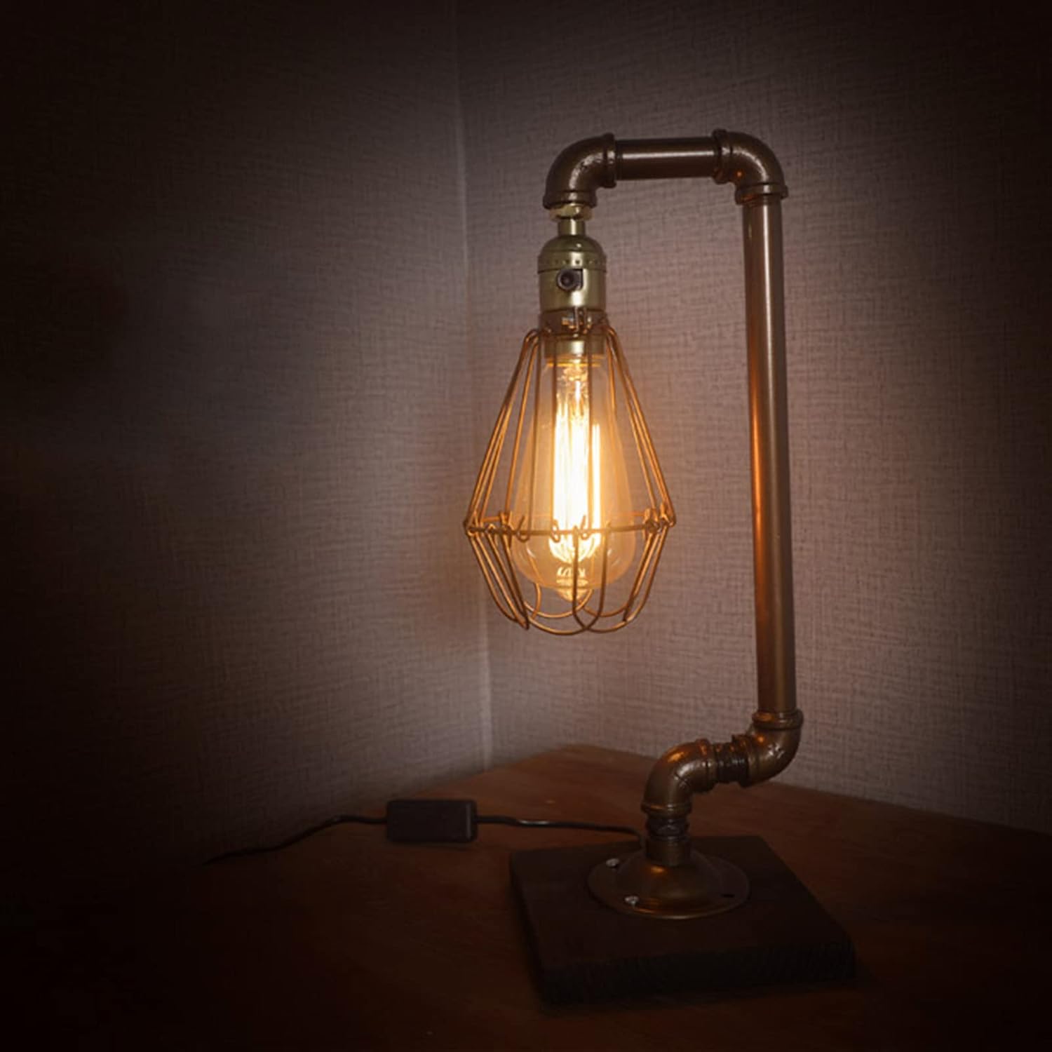 Vintage Loft-Style Lamp – Rugged Metal Look for Bold Interiors