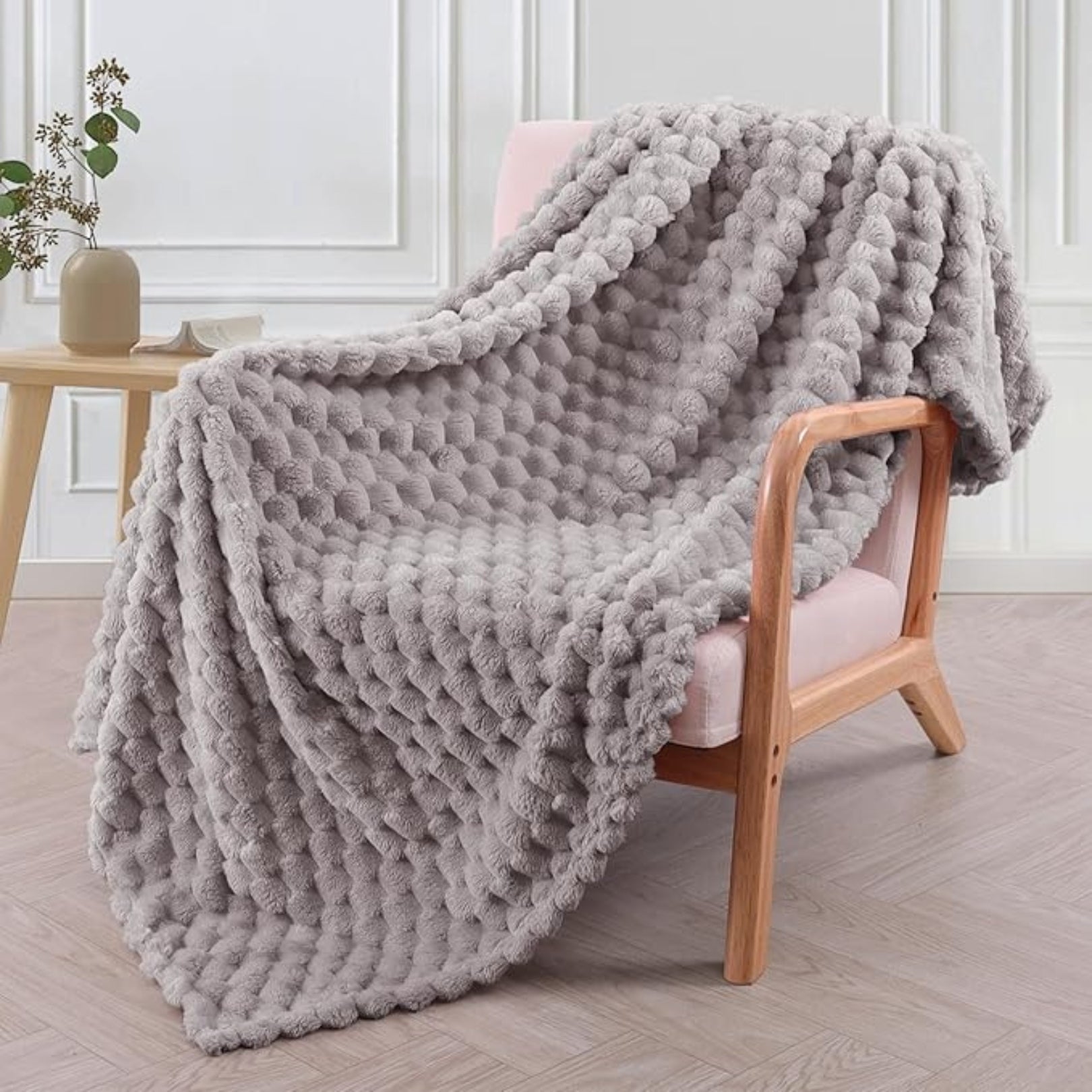 Plush Marshmallow Throw Blanket – Warm, Lightweight & Super Soft - Atelier Dubois Paris