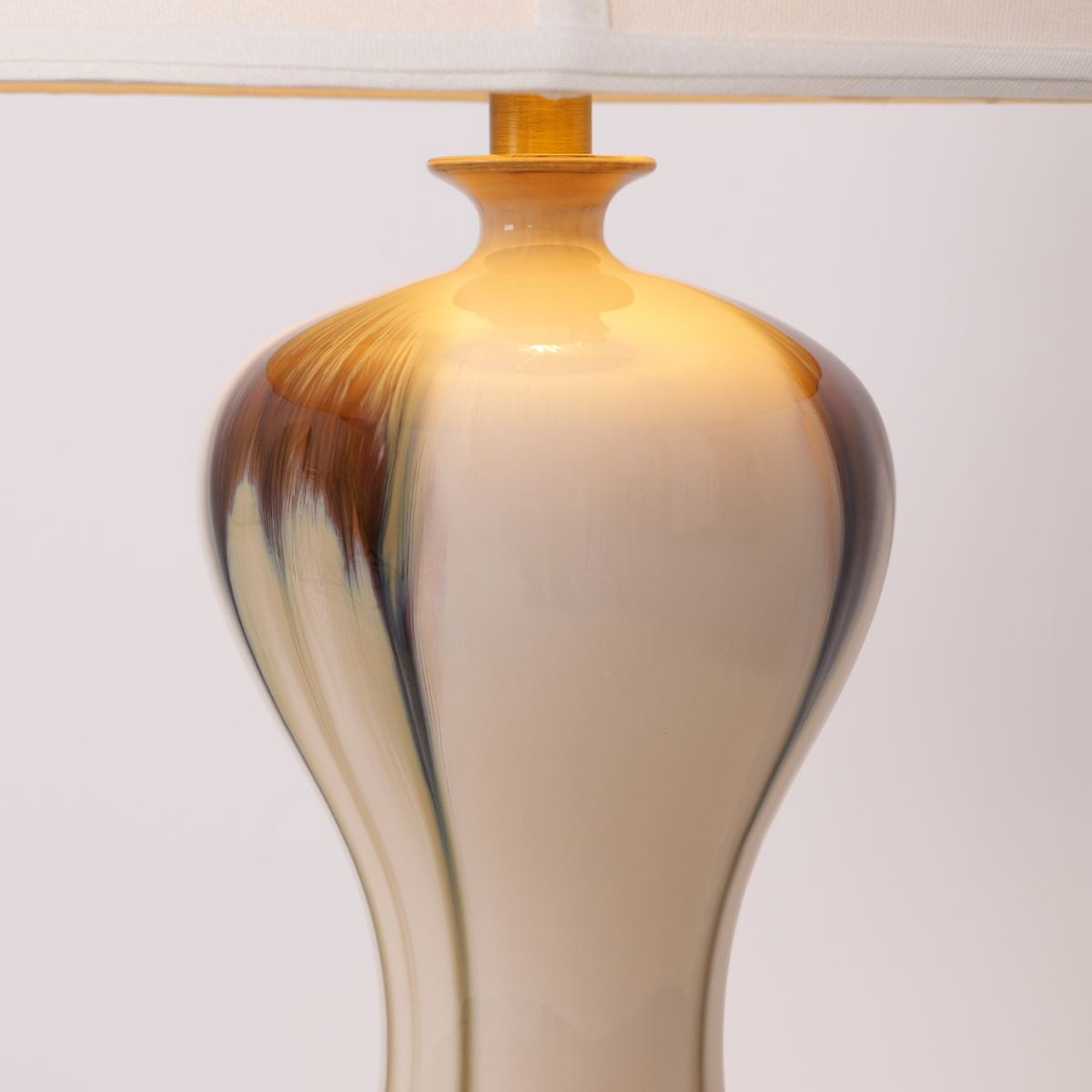 Glazed Ceramic Vase Desk Lamp – Black and Gold Gradient Finish
