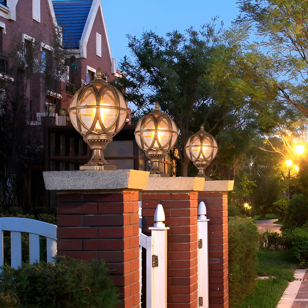 Vintage Outdoor Wall Lantern – Classic Glass & Metal Light for Porch
