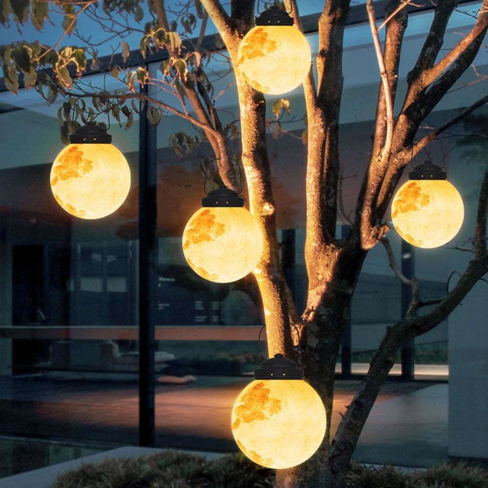 Gold Pendant Light – Moon-Inspired Shape