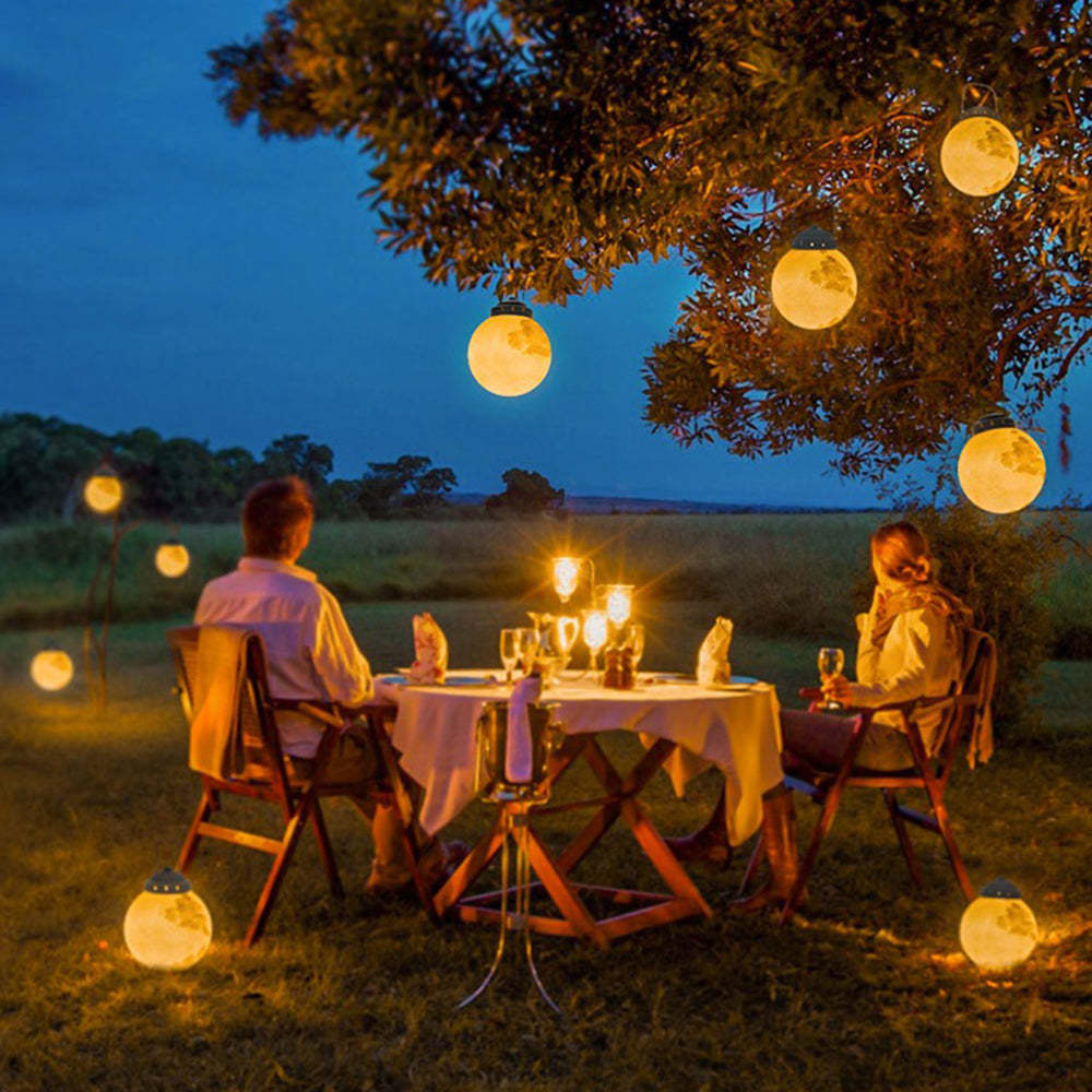 Gold Pendant Light – Moon-Inspired Shape