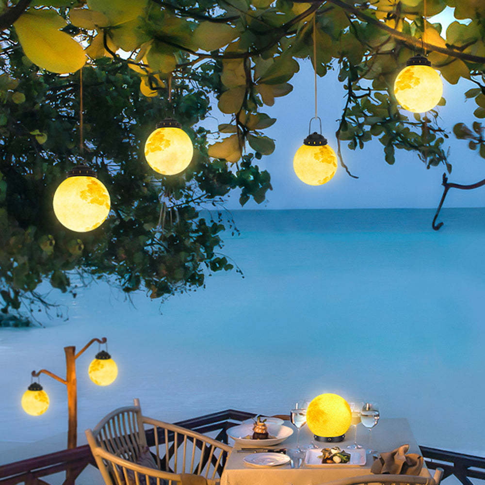 Gold Pendant Light – Moon-Inspired Shape