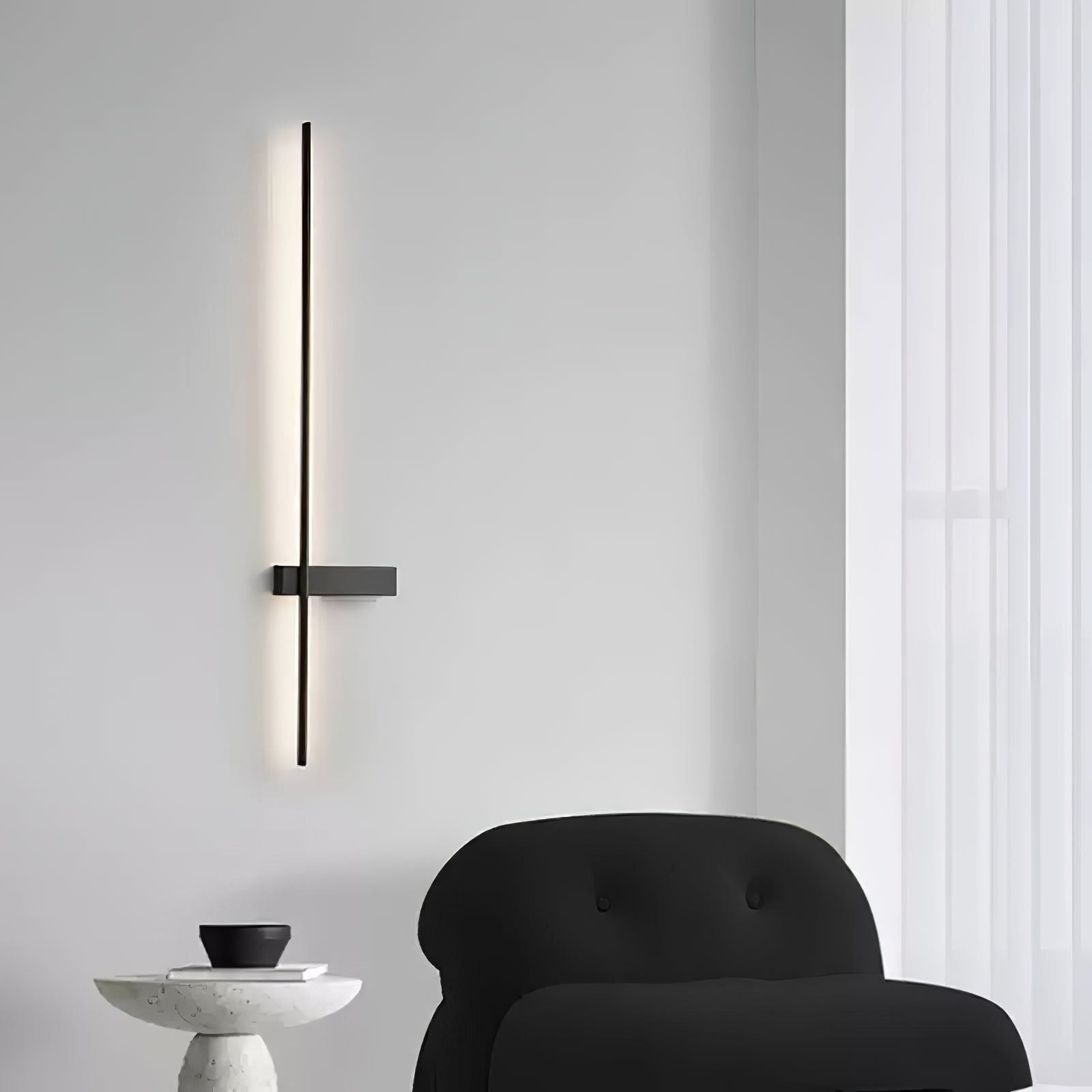 Modern Vertical LED Wall Sconce - Minimalist Black Metal Lamp