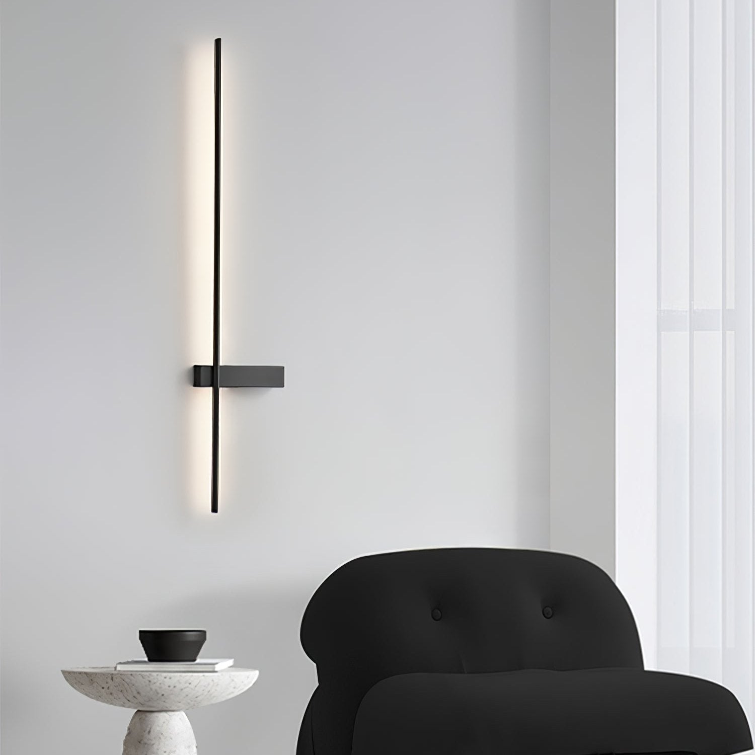 Modern Vertical LED Wall Sconce - Minimalist Black Metal Lamp