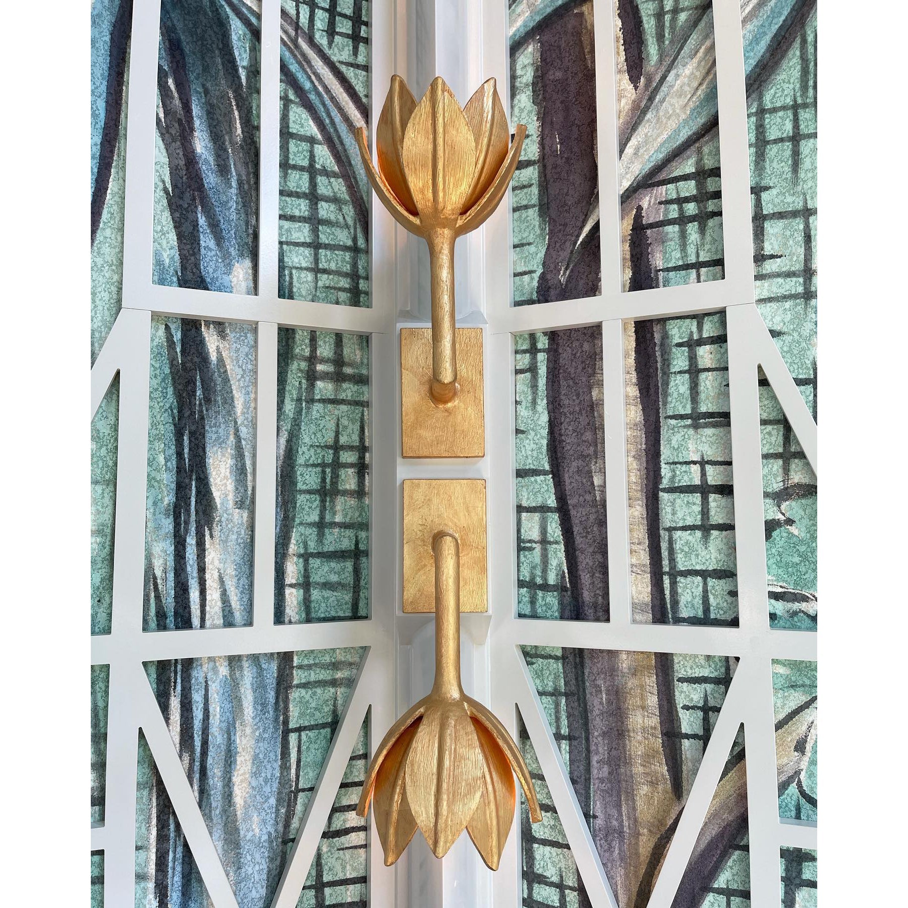Floral Wall Sconce with Plaster Finish – Brass Accent Decorative Wall Light