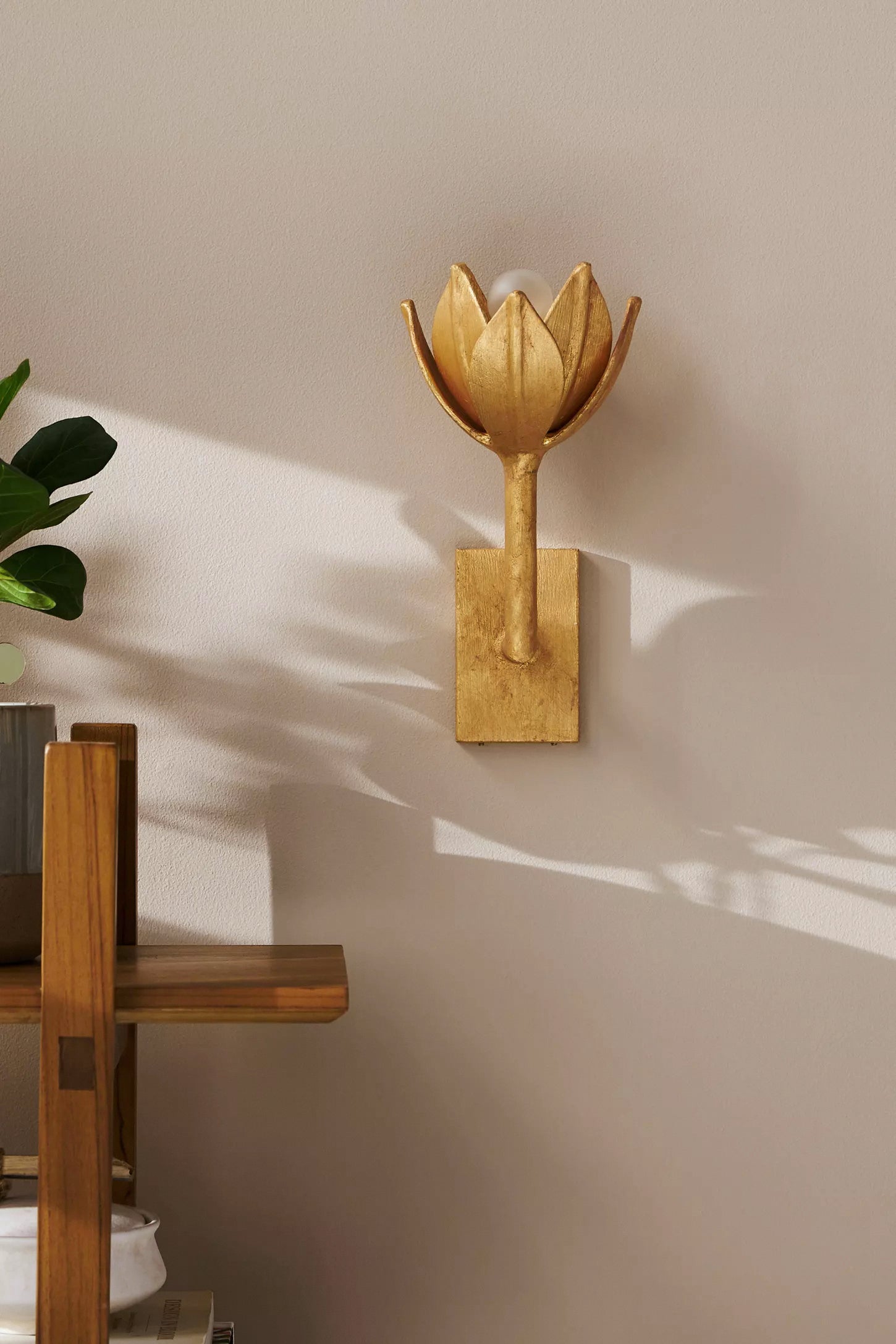 Floral Wall Sconce with Plaster Finish – Brass Accent Decorative Wall Light