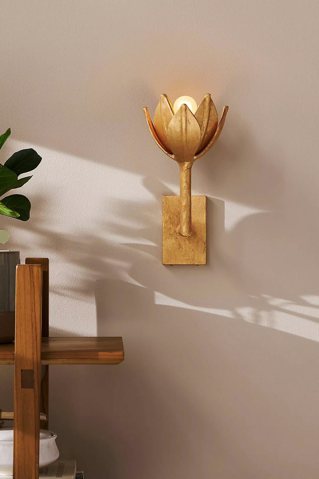 Floral Wall Sconce with Plaster Finish – Brass Accent Decorative Wall Light