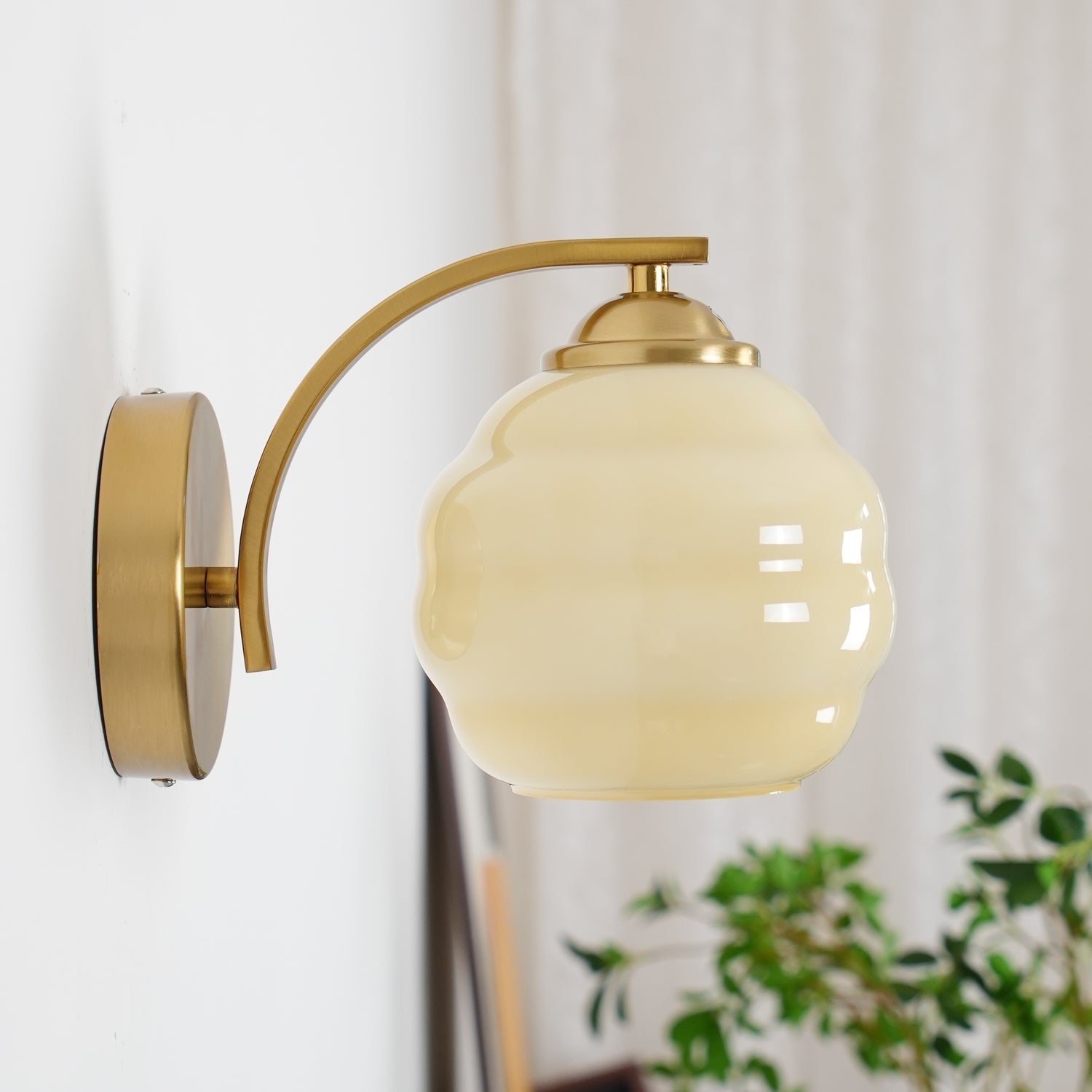 Honey Comb-Shape Wall Lamp