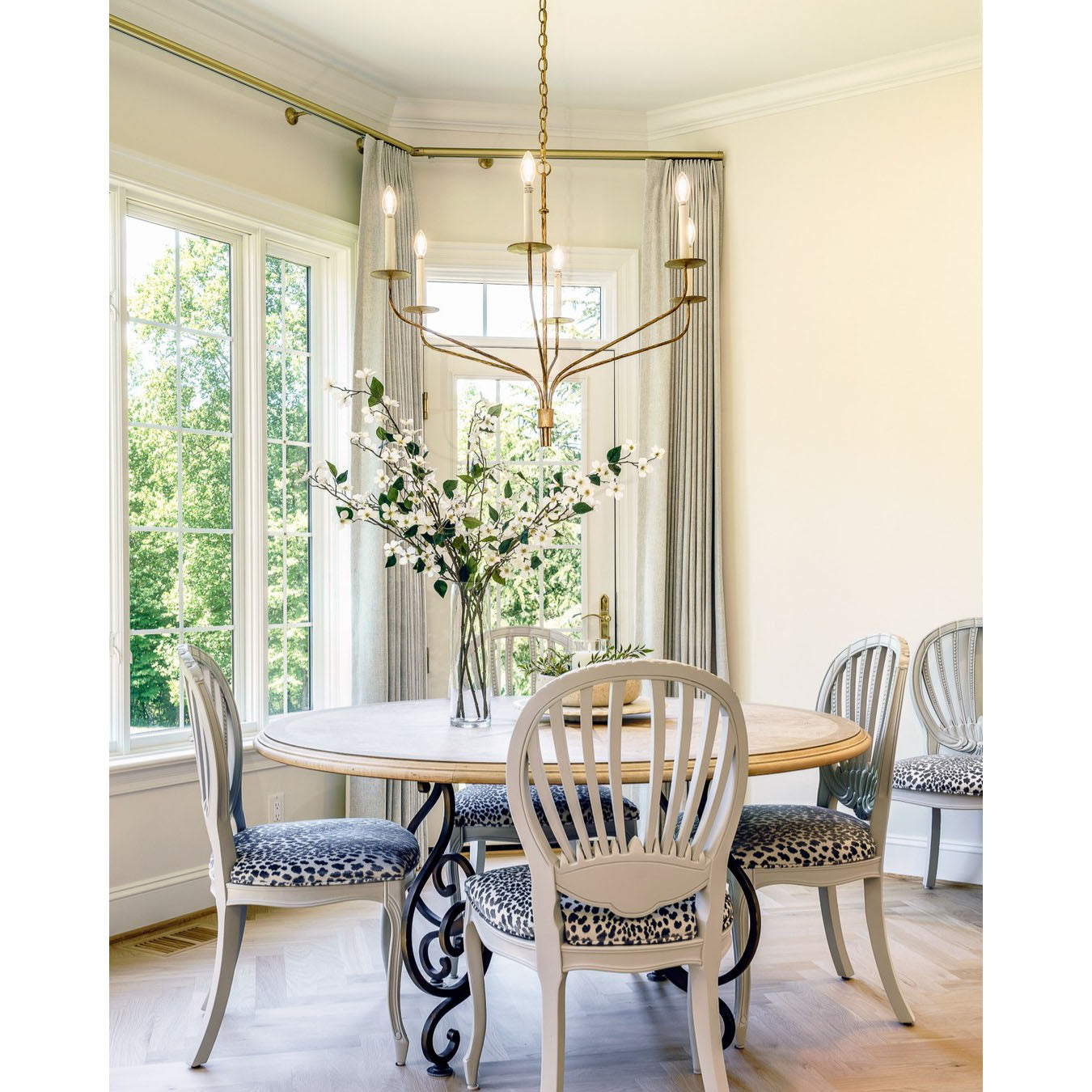 Classic Candle Chandelier – Timeless Pendant Light
