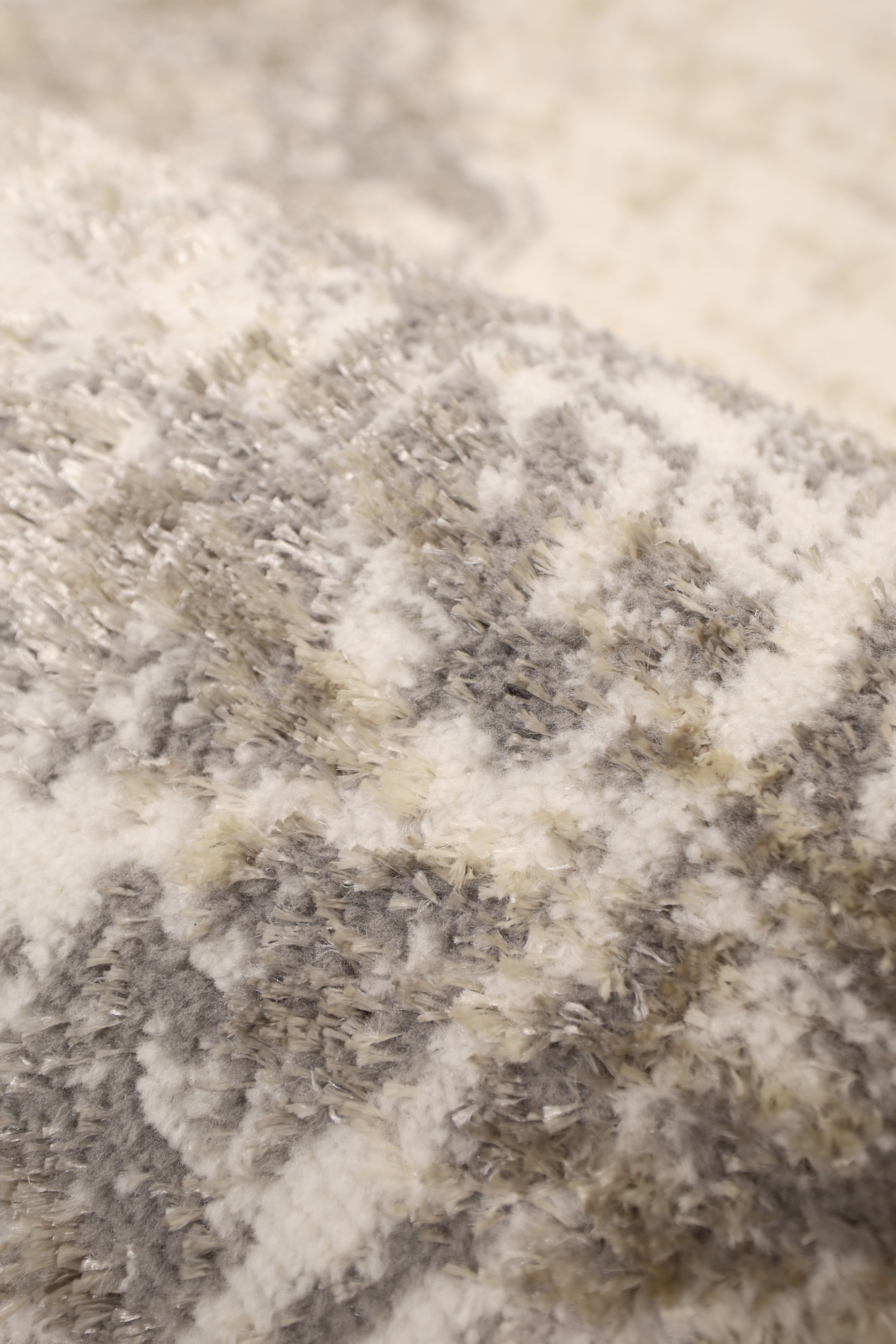 Modern Living Room Rug - Cadiz Grey Patterned Carpet