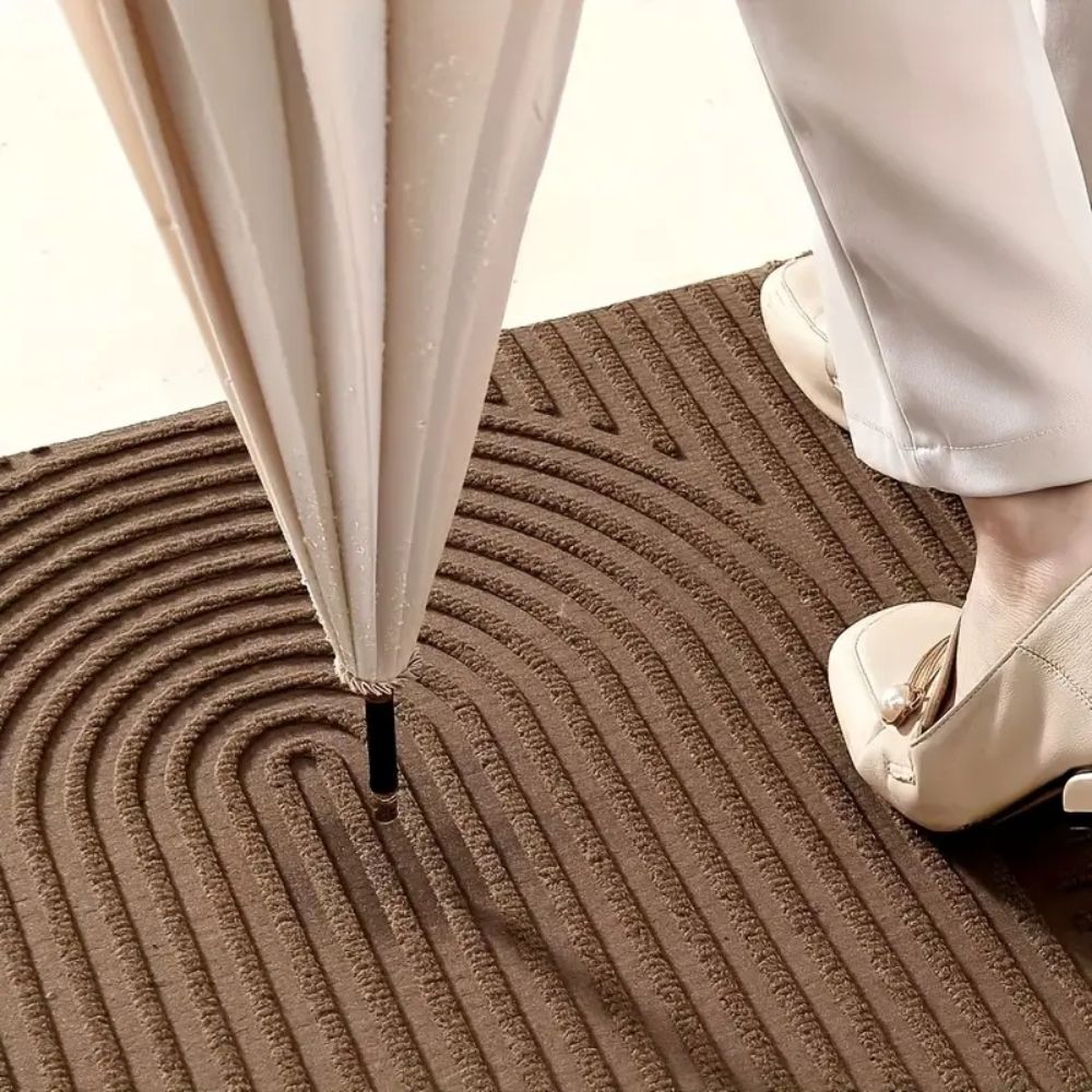 Indoor/Outdoor Door Mat with Curved Thread Pattern