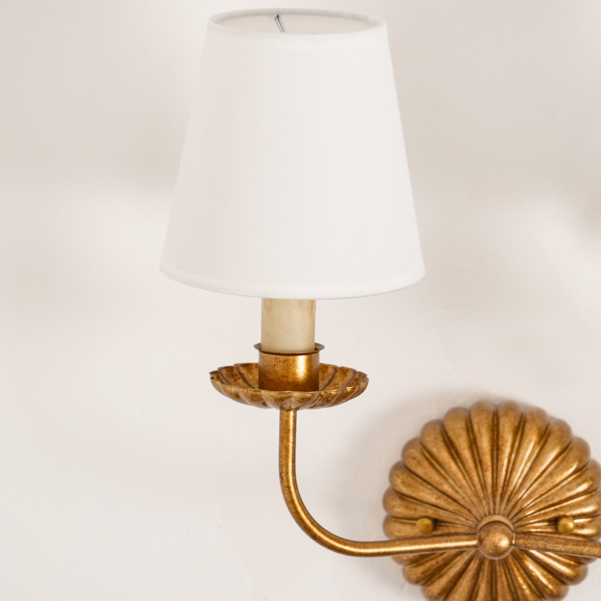 Antique Style Gold Plug-in Wall Sconce – Ribbed Backplate with Fabric Shade