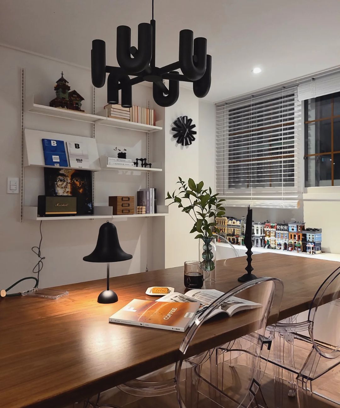 Contemporary Cirkus Chandelier – Sculptural U-Shaped Ceiling Light