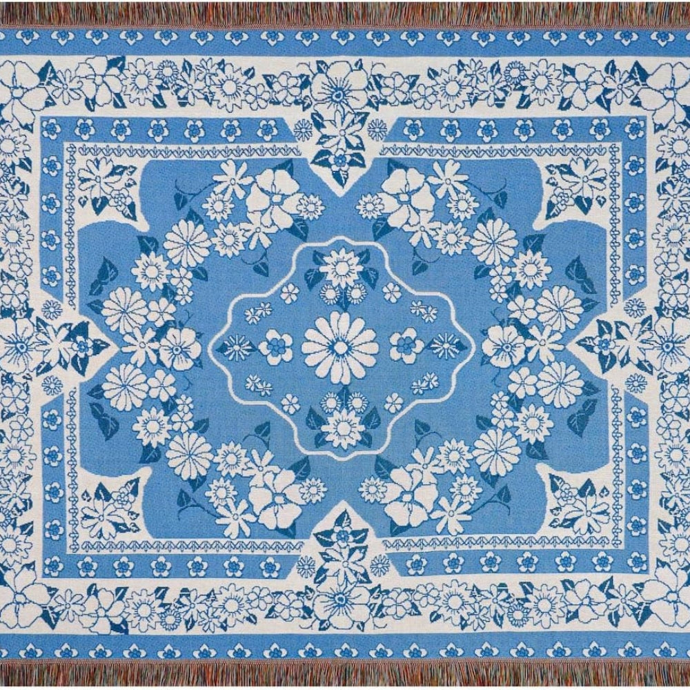 Lightweight Boho Travel Blanket – Blue Daisy Bloom Pattern