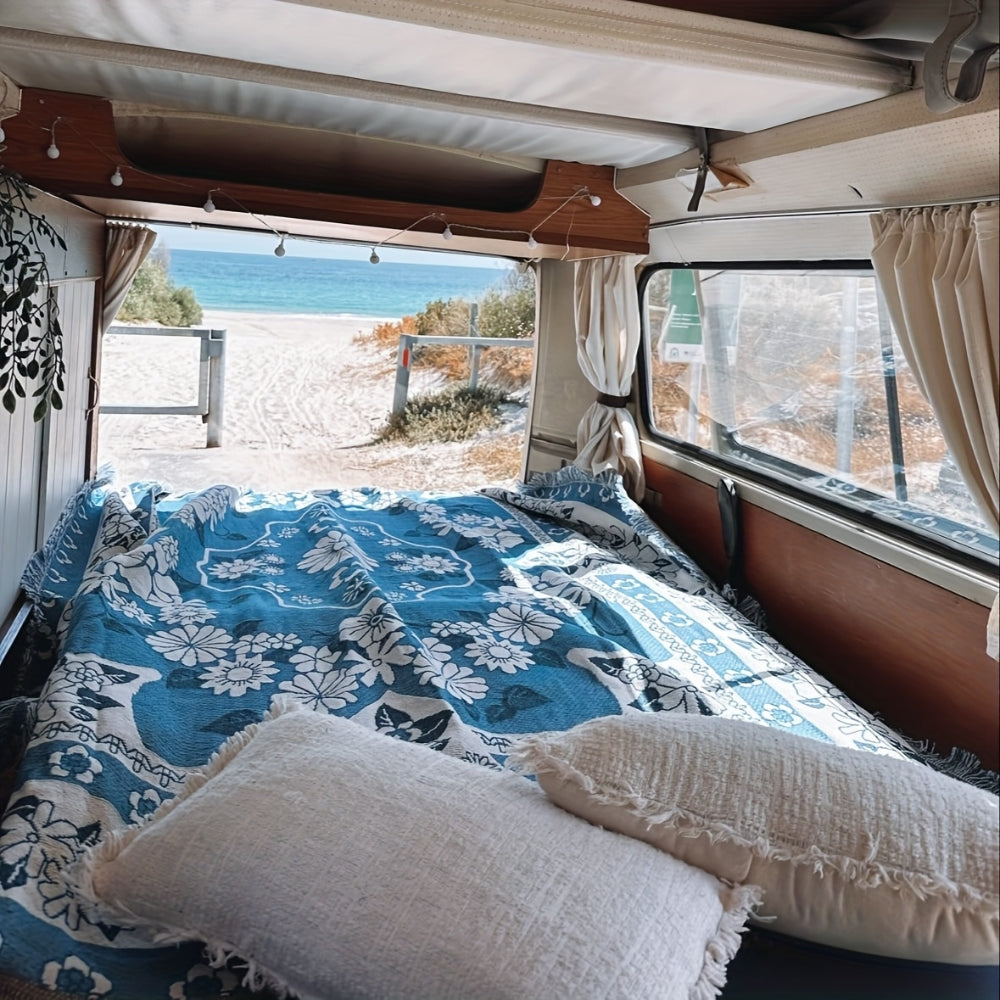 Lightweight Boho Travel Blanket – Blue Daisy Bloom Pattern