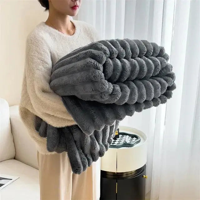 Cozy Fleece Blanket – Soft, Lightweight & Warm Home Essential - Atelier Dubois Paris