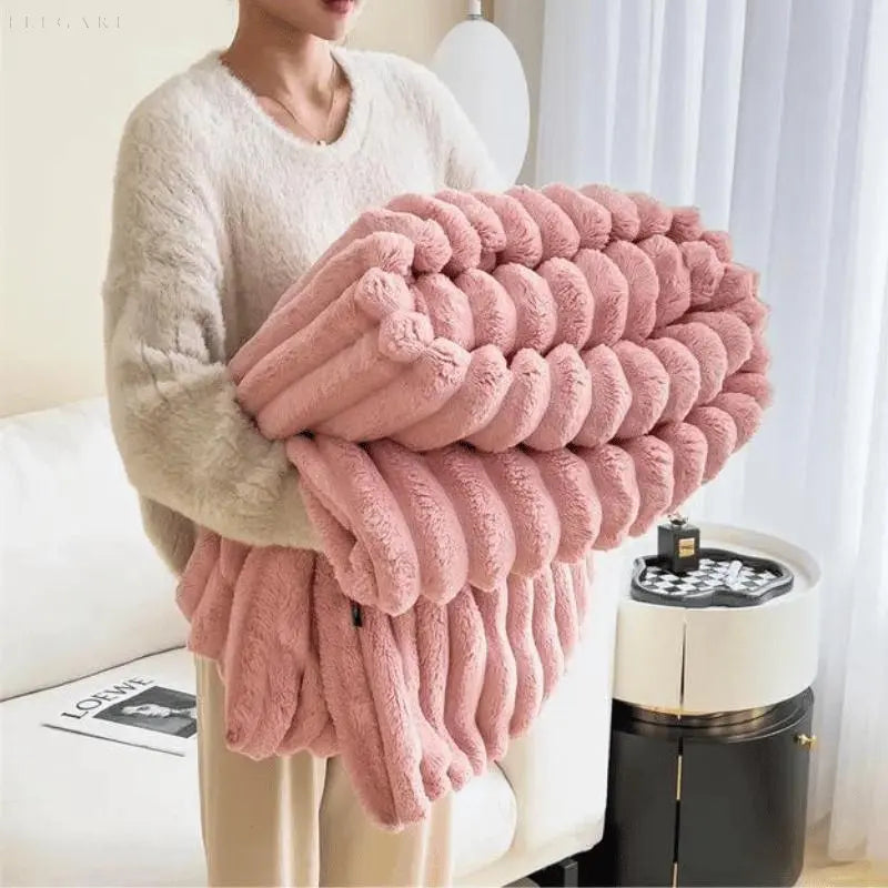 Cozy Fleece Blanket – Soft, Lightweight & Warm Home Essential - Atelier Dubois Paris