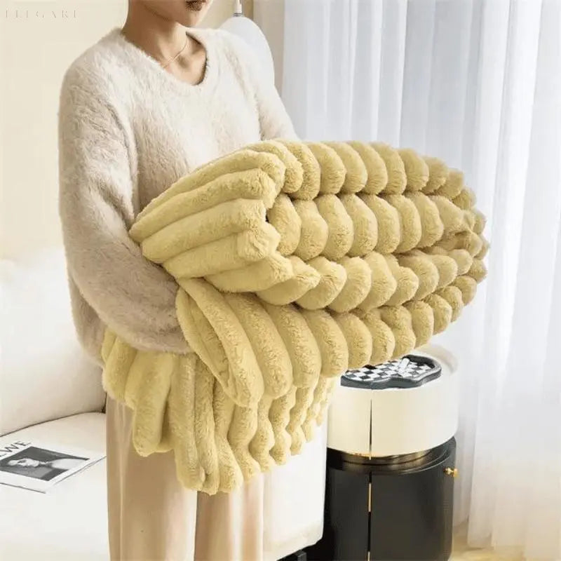 Cozy Fleece Blanket – Soft, Lightweight & Warm Home Essential - Atelier Dubois Paris